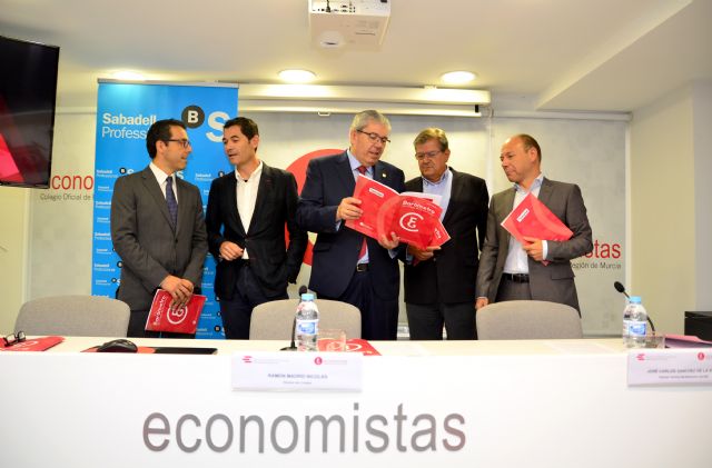 Los economistas moderan su optimismo por la incertidumbre política interna y el entorno global menos favorable - 1, Foto 1