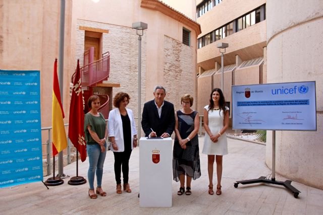 La Comunidad facilita la colaboración de los empleados públicos regionales con Unicef - 1, Foto 1