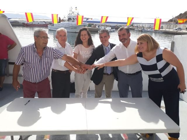 Los pescadores de la Región recogen cerca de 130 kilos de basura marina al año - 1, Foto 1