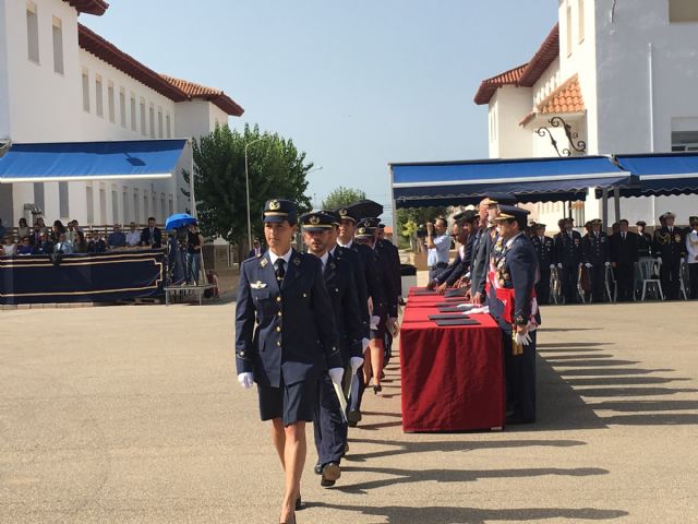 El Ejército del Aire cuenta desde hoy con 111 nuevos oficiales tras la entrega de Despachos celebrada en la Academia General del Aire de San Javier - 2, Foto 2