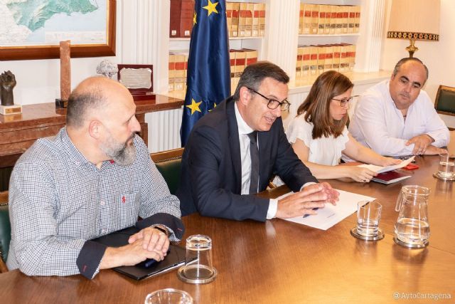 El Delegado del Gobierno recaba las inquietudes de vecinos y ayuntamiento en lo referente a infraestructuras ferroviarias - 1, Foto 1