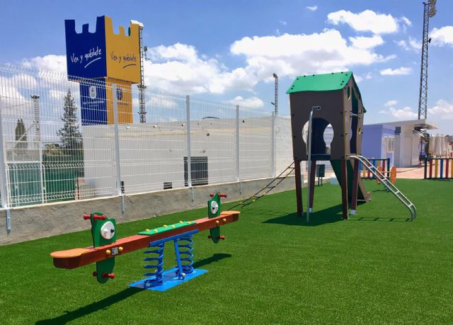 Concluye la instalación de un parque infantil en el polideportivo municipal - 4, Foto 4