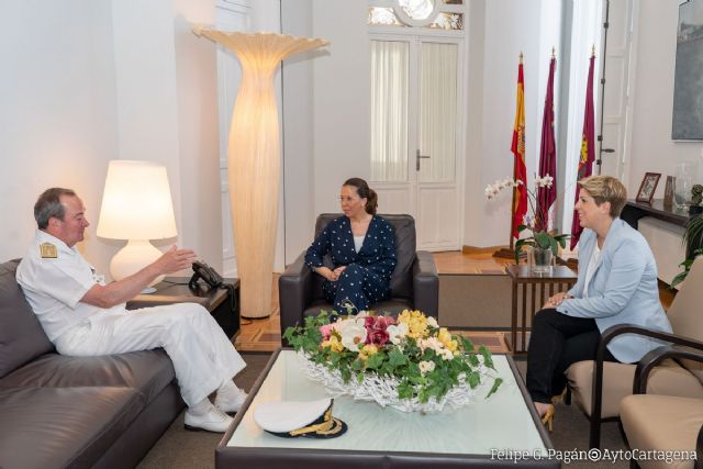 El Almirante de Acción Marítima, Juan Luis Sobrino Pérez Crespo, visita el Palacio Consistorial - 1, Foto 1