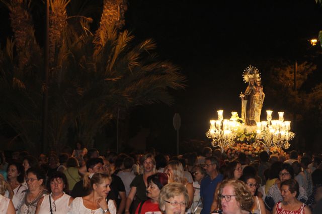 La Virgen del Carmen vuelve de madrugada acompañada por cientos de personas - 3, Foto 3