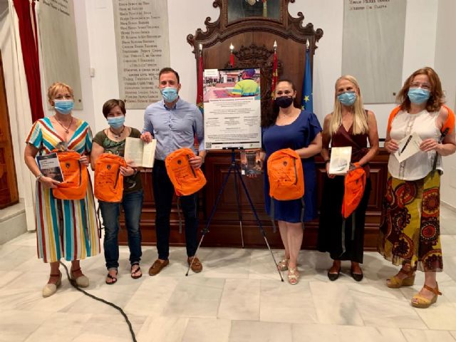 Lorca pone en marcha el servicio ´Nosotros Te lo Llevamos: acercando lecturas - 1, Foto 1