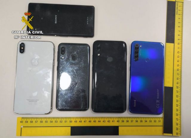 La Guardia Civil detiene a cinco jóvenes por la sustracción de siete teléfonos móviles - 2, Foto 2
