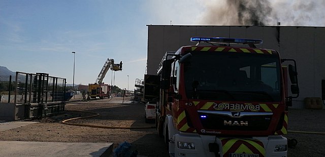 Incendio de una nave industrial en obras de Lorca - 2, Foto 2
