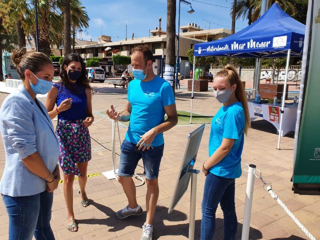 La directora general del Mar Menor, Miriam Pérez presentó en Santiago de la Ribera la campaña de sensibilización Mar Menor 2020 - 2, Foto 2