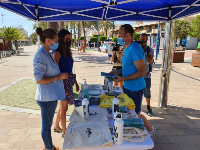 La directora general del Mar Menor, Miriam Pérez presentó en Santiago de la Ribera la campaña de sensibilización Mar Menor 2020 - 4, Foto 4