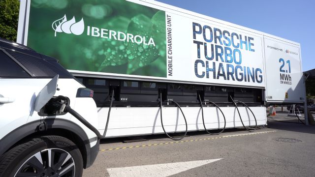 Iberdrola organiza en Murcia un encuentro de usuarios de vehículos eléctricos junto a la unidad móvil de recarga ultra rápida de Porsche - 4, Foto 4