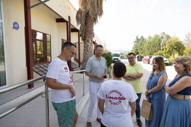 La Concejalía de Juventud promueve el voluntariado y la convivencia con los usuarios de Apcom a través del V Campo de Experiencias - 1, Foto 1