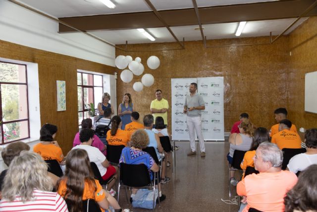 La Concejalía de Juventud promueve el voluntariado y la convivencia con los usuarios de Apcom a través del V Campo de Experiencias - 2, Foto 2