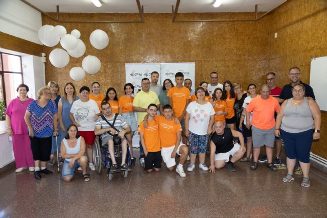 La Concejalía de Juventud promueve el voluntariado y la convivencia con los usuarios de Apcom a través del V Campo de Experiencias - 3, Foto 3