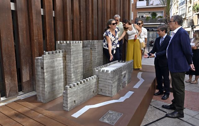 Murcia incorpora una maqueta tiflológica de la muralla árabe para acercar su historia a todos los sentidos - 1, Foto 1