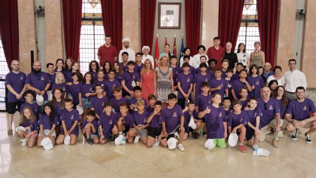 Monitores y jóvenes participantes de las XXXVI Jornadas de Formación en Hemofilia visitan el Ayuntamiento de Murcia - 1, Foto 1