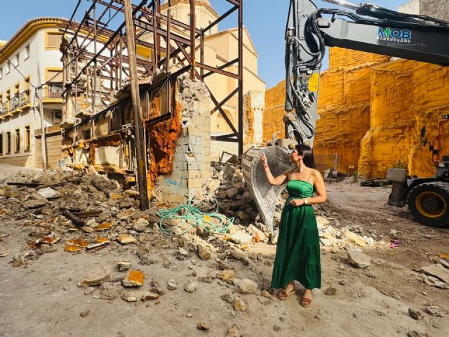 El Ayuntamiento de Lorca inicia el derribo de la fachada de calle Leonés, el primer paso para eliminar los últimos vestigios de los terremotos y seguir recuperando el casco histórico - 3, Foto 3