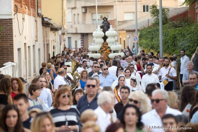 Los vecinos de Alumbres se congregaron en torno a San Roque en una animada jornada de fiesta - 1, Foto 1