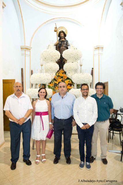 Los vecinos de Alumbres se congregaron en torno a San Roque en una animada jornada de fiesta - 2, Foto 2