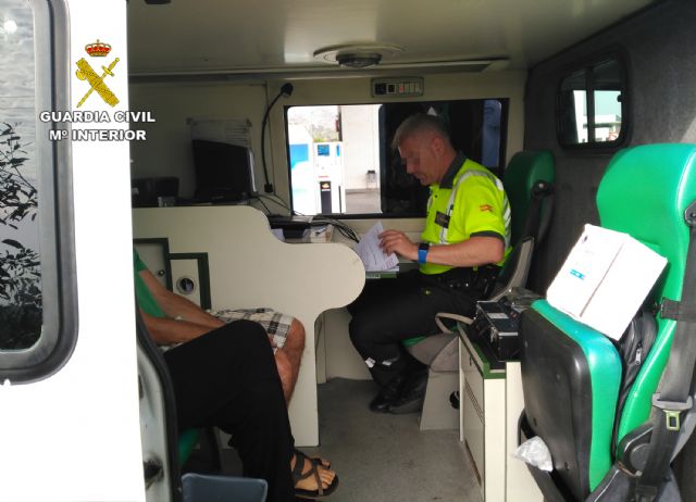 La Guardia Civil detiene al conductor de un furgón por circular bebido y en sentido contrario - 1, Foto 1