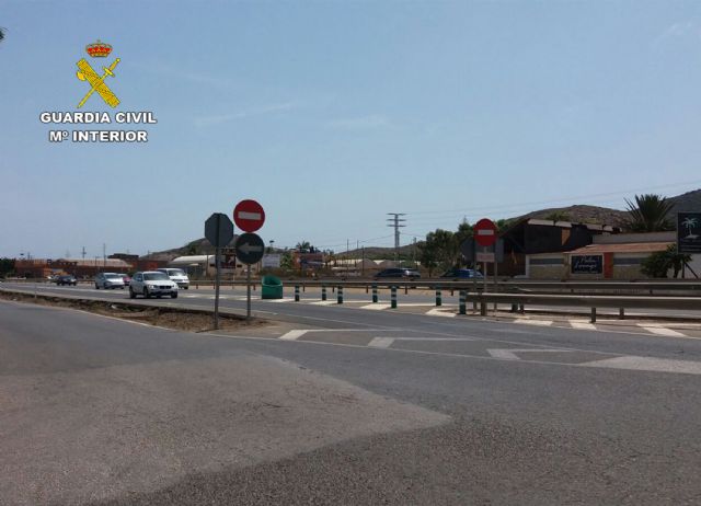 La Guardia Civil detiene al conductor de un furgón por circular bebido y en sentido contrario - 4, Foto 4