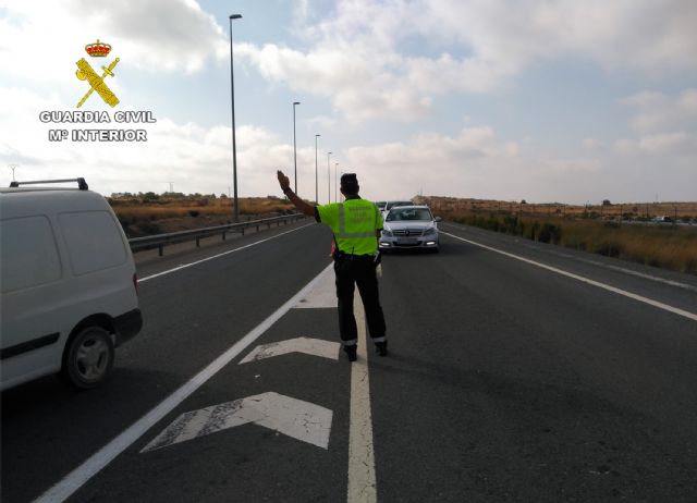 La Guardia Civil detiene al conductor de un furgón por circular bebido y en sentido contrario - 5, Foto 5