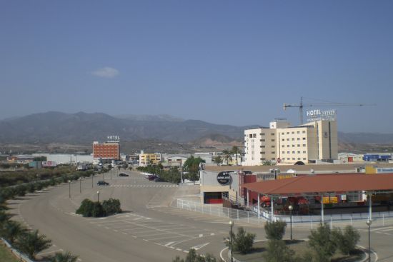 The industrial estate "El Saladar" considerably increases activity at this time of year, Foto 1