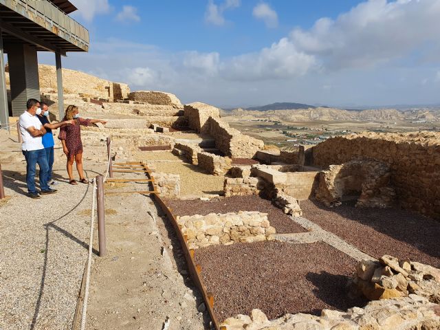 El Ayuntamiento de Lorca recepciona los trabajos de restauración, señalización y cartelería que se han ejecutado en el Parque arqueológico del Castillo - 1, Foto 1