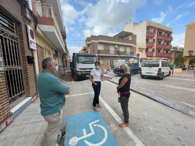 El Ayuntamiento adoquina las calles Mayor Rodrigo de Puxmarin y Palmera de La Raya - 1, Foto 1