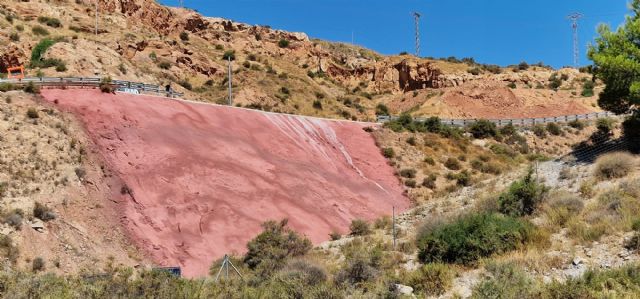 El alcalde de Lorca comprueba el avance de los trabajos de estabilización del talud de la ladera del Castillo y la reconstrucción de la carretera dañada por las lluvias - 1, Foto 1