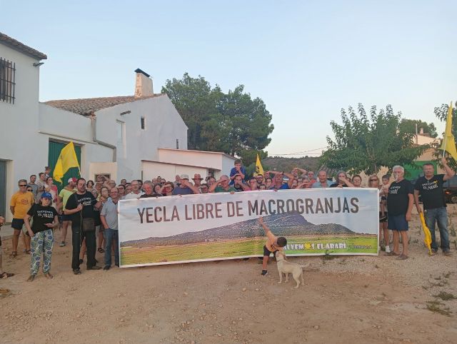Un concejal llama bobos y que os den a la inmensa mayoría de yeclanos que están en contra de las granjas intensivas - 3, Foto 3