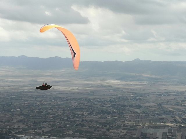 Los parapentes vencen al tiempo en la XXI Concentración Nacional de Parapente de los Juegos Deportivos del Guadalentín, Foto 1