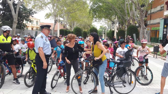 Más de 130 alumnos del colegio Ana Caicedo participan en un ciclopaseo junto a la Unidad Ciclista de la Policía Local con motivo de la Semana Europea de la Movilidad - 1, Foto 1