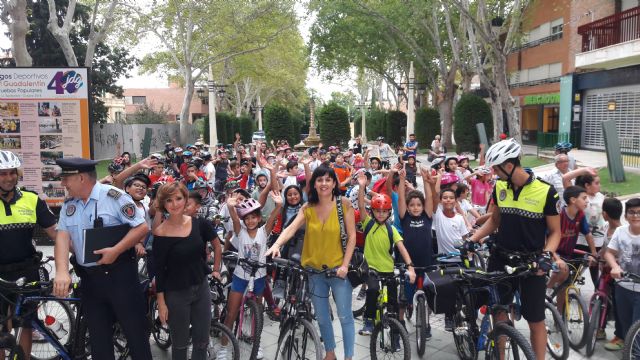 Más de 130 alumnos del colegio Ana Caicedo participan en un ciclopaseo junto a la Unidad Ciclista de la Policía Local con motivo de la Semana Europea de la Movilidad - 2, Foto 2