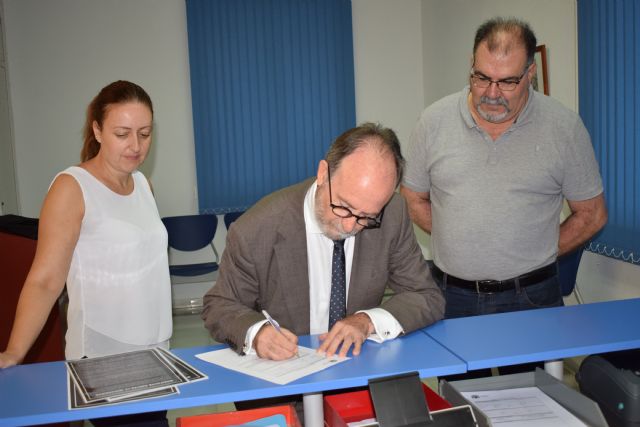Vecinos de Alguazas registran en el ayuntamiento el manifiesto del pueblo contra la inseguridad - 1, Foto 1