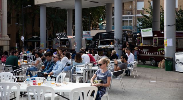Food trucks Feria de Da 2018, comida especializada sobre ruedas y msica en directo, Foto 1