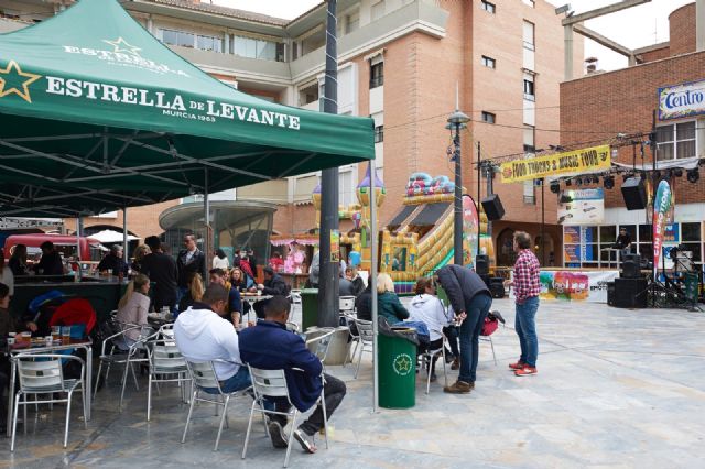 Food trucks Feria de Da 2018, comida especializada sobre ruedas y msica en directo, Foto 2