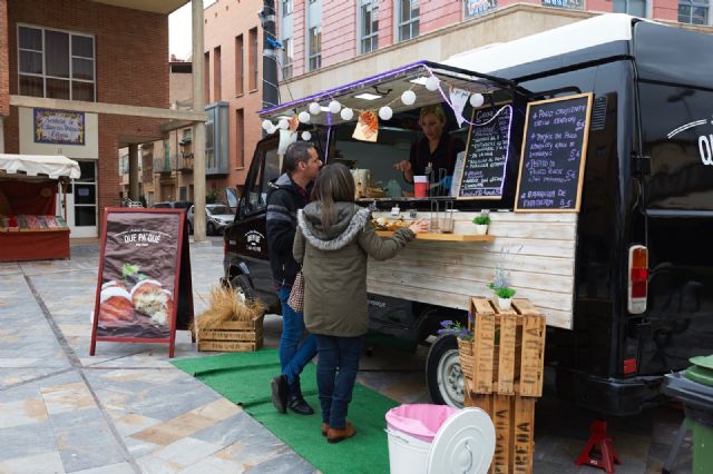 Food trucks Feria de Da 2018, comida especializada sobre ruedas y msica en directo, Foto 3