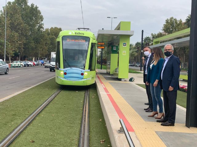 El tranvía se pone la mascarilla para reivindicar que el transporte público en Murcia es seguro - 2, Foto 2