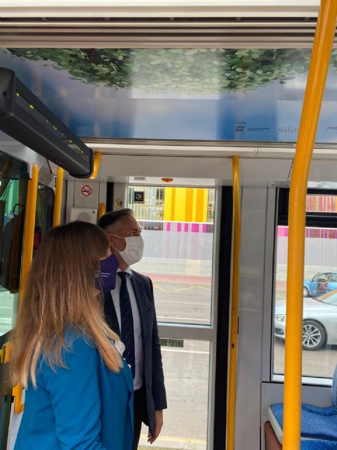 El tranvía se pone la mascarilla para reivindicar que el transporte público en Murcia es seguro - 3, Foto 3