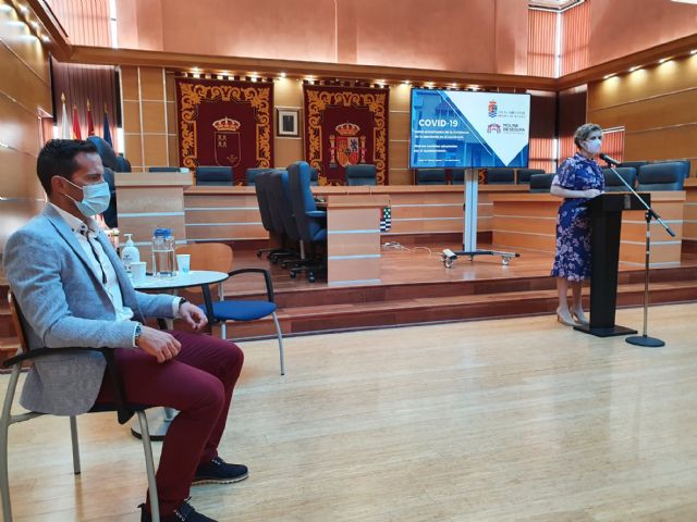 El Ayuntamiento de Molina de Segura acuerda nuevas medidas de prevención en los mercados semanales, con la reducción de todos los puestos a seis metros, con el fin de aumentar el espacio libre entre ellos para evitar contagios por COVID-19 - 1, Foto 1