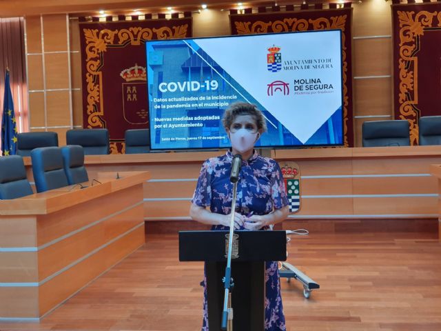 El Ayuntamiento de Molina de Segura acuerda nuevas medidas de prevención en los mercados semanales, con la reducción de todos los puestos a seis metros, con el fin de aumentar el espacio libre entre ellos para evitar contagios por COVID-19 - 2, Foto 2