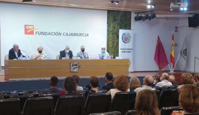 El Colegiado en Enfermería, Diego Nicolás. presenta un poemario con su mujer, Pilar Abellán, como coautora - 1, Foto 1