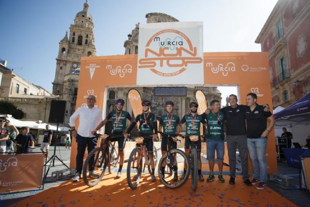 La Plaza Belluga acoge la llegada de la segunda edición de la Murcia Non Stop Madrid-Murcia - 1, Foto 1