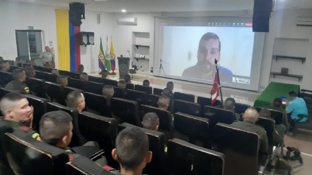 El criminólogo cartagenero Víctor Navarro imparte una conferencia online sobre prevención del delito a la escuela Gabriel González de Colombia - 1, Foto 1