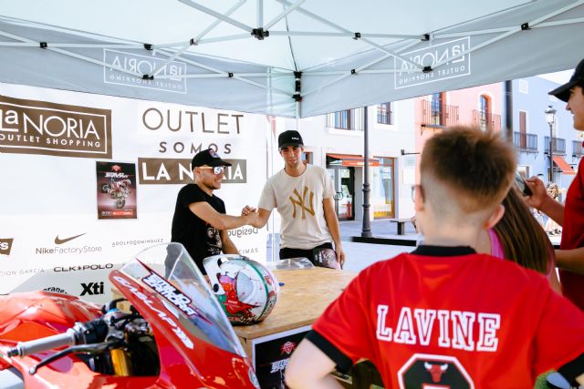 Emilio Zamora vuelve a La Noria Outlet con un espectáculo único de acrobacias sobre dos ruedas - 1, Foto 1