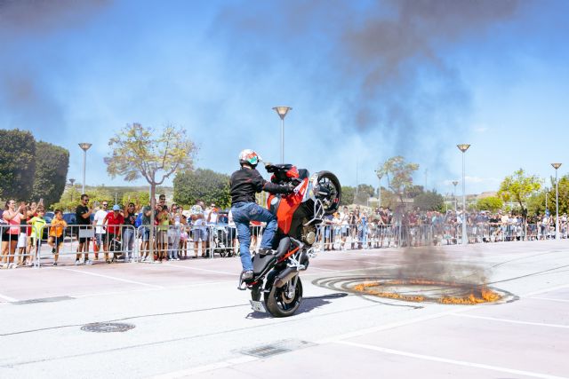 Emilio Zamora vuelve a La Noria Outlet con un espectáculo único de acrobacias sobre dos ruedas - 2, Foto 2