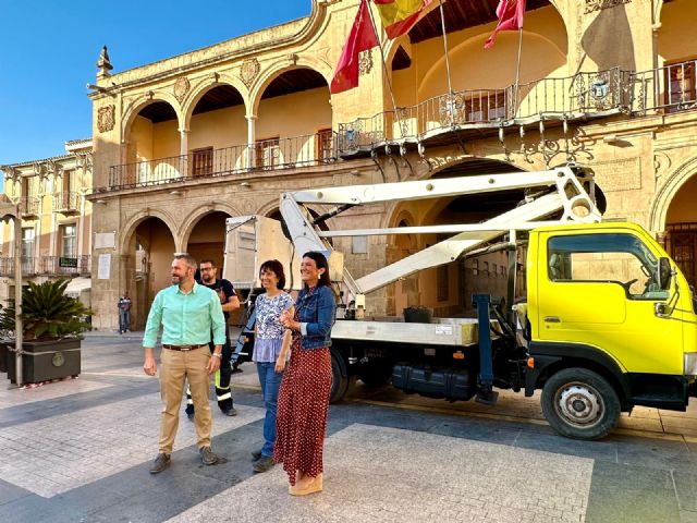 El Ayuntamiento realiza una nueva actuación en las fachadas del casco antiguo de cara a las celebraciones multitudinarias que tendrán lugar con motivo de la Feria y Fiestas de Lorca - 2, Foto 2