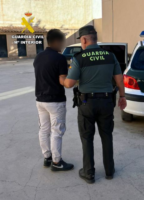 La Guardia Civil detiene en Cehegín a dos jóvenes dedicados a cometer robos con violencia en viviendas - 3, Foto 3