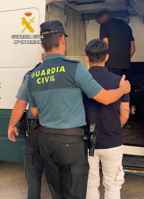 La Guardia Civil detiene en Cehegín a dos jóvenes dedicados a cometer robos con violencia en viviendas - 4, Foto 4