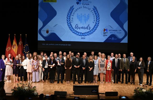 López Miras clausura los Premios Europeos de Economía Social que reconocen los planes de apoyo de la Región de Murcia a este sector - 2, Foto 2